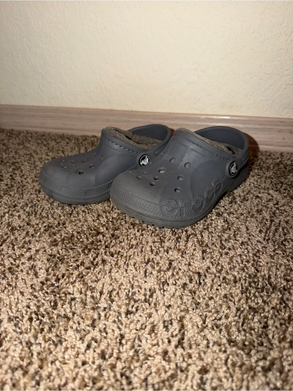 CROCS Kids Classic Clog in Charcoal Gray